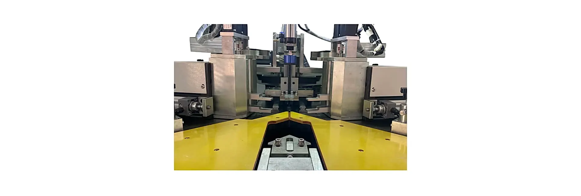 INO HERCULES CNC Corner Crimping Machine INO HERCULES CNC Corner Crimping Machine